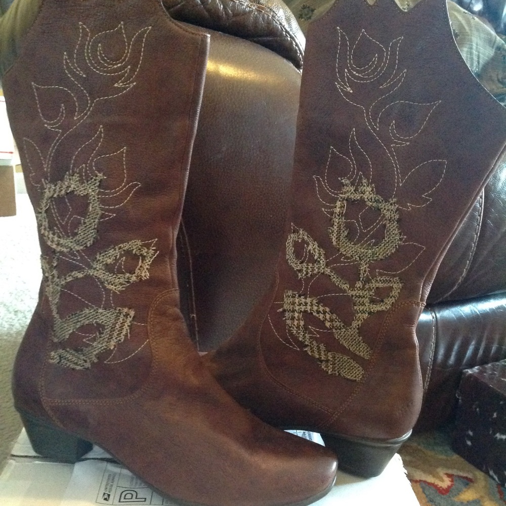 Think! Brown boots